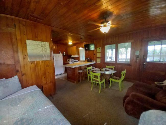 Stegbone'S Fish Camp And Resort Satsuma Екстер'єр фото